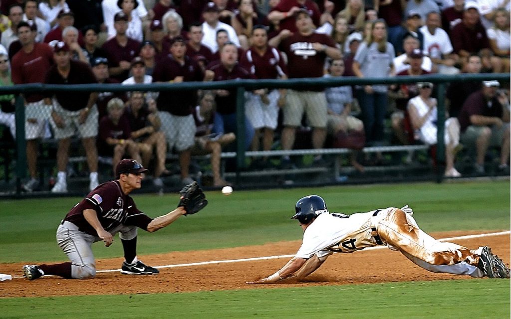 A baseball infielder in textbook position to make a play on a diving base-runner, illustrating how well you'll be positioned to win with your money using the FFP approach to budgeting.